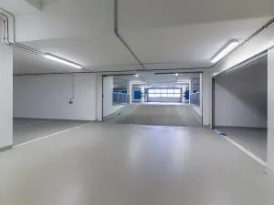 Pronájem garážového stání, Praha - Hlubočepy, Fabiánové, 13 m2