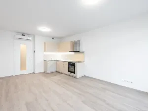 Pronájem bytu 1+kk, Praha, Českomoravská, 35 m2