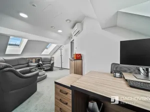 Prodej obchodního prostoru, Pardubice, K Dolíčku, 374 m2