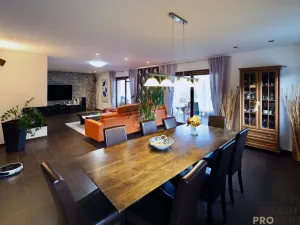 Prodej rodinného domu, Hradečno, 340 m2