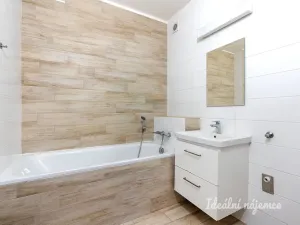 Pronájem bytu 2+kk, Praha, Devonská, 44 m2