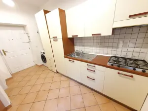 Pronájem bytu 1+kk, Praha - Smíchov, Plzeňská, 25 m2