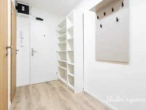 Pronájem bytu 2+kk, Praha, Zelenohorská, 43 m2