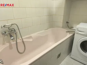 Pronájem bytu 2+1, Karlovy Vary, nábřeží Jana Palacha, 69 m2