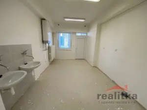 Pronájem obchodního prostoru, Opava - Kateřinky, Válečkova, 80 m2