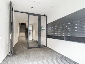 Pronájem bytu 2+kk, Praha - Karlín, Sokolovská, 55 m2