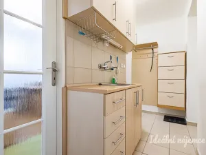 Pronájem bytu 2+kk, Praha, Novorossijská, 35 m2