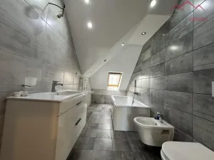 Pronájem atypického bytu, Chomutov, 28. října, 160 m2