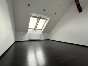 Pronájem atypického bytu, Chomutov, 28. října, 160 m2