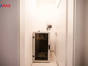 Pronájem kanceláře, Praha - Vysočany, Pechmanových, 91 m2