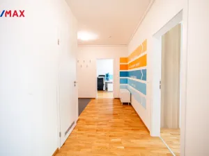 Pronájem kanceláře, Praha - Vysočany, Pechmanových, 91 m2