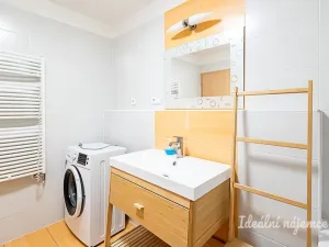 Pronájem bytu 1+kk, Praha, Hořínecká, 39 m2