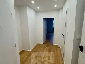 Pronájem bytu 2+kk, Praha - Smíchov, Křížová, 51 m2