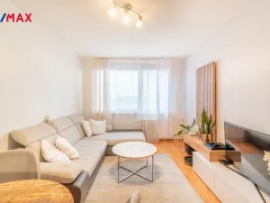 Pronájem bytu 2+kk, Praha - Petrovice, Lessnerova, 43 m2