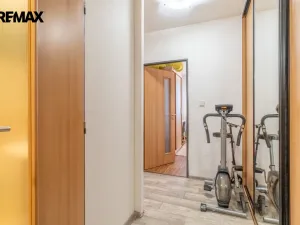 Pronájem bytu 2+kk, Praha - Petrovice, Lessnerova, 43 m2