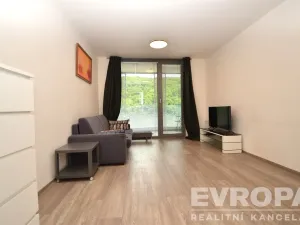 Pronájem bytu 1+kk, Praha - Košíře, Hlaváčkova, 33 m2