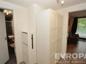 Pronájem bytu 1+kk, Praha - Košíře, Hlaváčkova, 33 m2