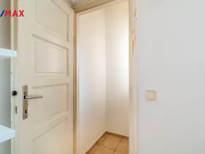 Pronájem bytu 1+1, Praha - Bubeneč, Eliášova, 55 m2