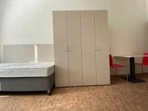 Pronájem bytu 1+kk, Praha - Smíchov, Křížová, 23 m2