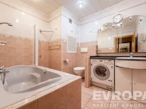 Prodej bytu 3+1, Praha - Hlubočepy, Voskovcova, 77 m2