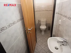 Prodej obchodního prostoru, Praha - Hlubočepy, Voskovcova, 141 m2