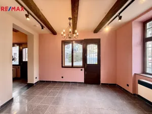Pronájem obchodního prostoru, Karlovy Vary, Hynaisova, 42 m2