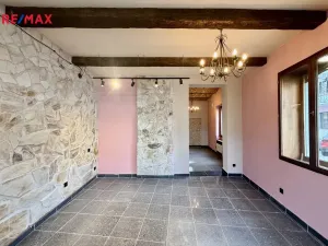 Pronájem obchodního prostoru, Karlovy Vary, Hynaisova, 42 m2