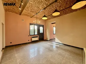 Pronájem obchodního prostoru, Karlovy Vary, Hynaisova, 42 m2