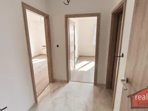 Prodej bytu 2+kk, Nupaky, Nupacká, 42 m2