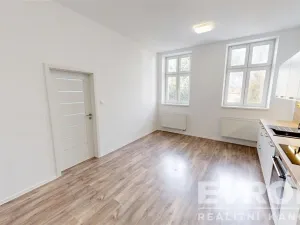 Prodej bytu 2+kk, Žirovnice, Havlíčkovo náměstí, 39 m2