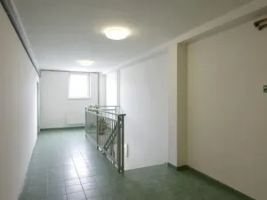 Pronájem kanceláře, Praha - Malešice, Tiskařská, 206 m2