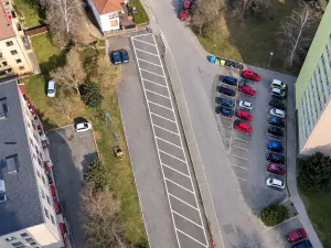 Pronájem garážového stání, Náchod, Českých bratří, 13 m2