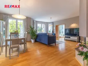 Prodej rodinného domu, Praha - Lochkov, V oudolku, 183 m2