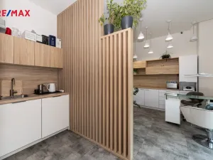 Pronájem obchodního prostoru, Praha - Libeň, Voctářova, 177 m2