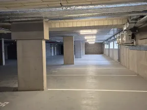 Pronájem garážového stání, Znojmo, Jarošova, 13 m2