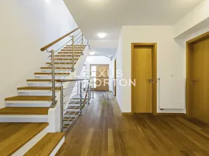 Pronájem rodinného domu, Praha - Jinonice, U dětského hřiště, 350 m2