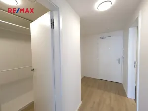 Pronájem bytu 2+kk, Praha - Hloubětín, Poděbradská, 59 m2