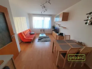 Pronájem bytu 2+kk, Praha, Ve slatinách, 42 m2