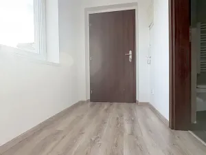Pronájem bytu 2+kk, Praha - Záběhlice, Ke skalkám, 36 m2