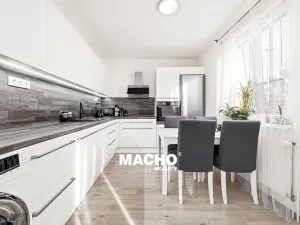 Prodej bytu 3+kk, Hostouň, U Tvrze, 70 m2