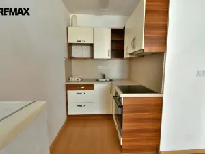 Pronájem bytu 1+kk, Hradec Králové - Třebeš, Svatojánská, 30 m2