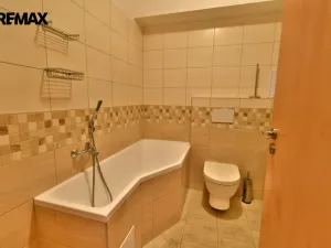 Pronájem bytu 1+kk, Hradec Králové - Třebeš, Svatojánská, 30 m2