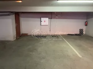 Pronájem garážového stání, Praha, Krymská, 12 m2