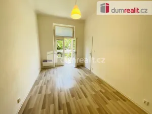 Pronájem bytu 1+kk, Praha - Smíchov, Na Skalce, 22 m2