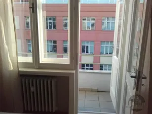 Pronájem bytu 1+kk, Praha - Karlín, Křižíkova, 30 m2