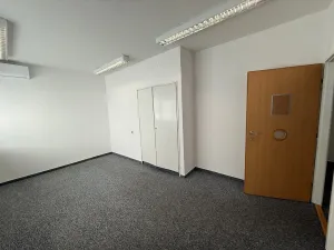 Pronájem kanceláře, Vsetín, Dolní náměstí, 194 m2