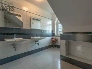 Prodej rodinného domu, Praha - Dolní Měcholupy, U přejezdu, 359 m2