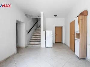 Prodej zemědělské usedlosti, Hluboké Dvory, 300 m2