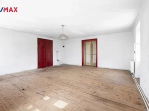 Prodej zemědělské usedlosti, Hluboké Dvory, 300 m2