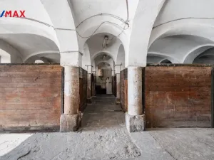 Prodej zemědělské usedlosti, Hluboké Dvory, 300 m2